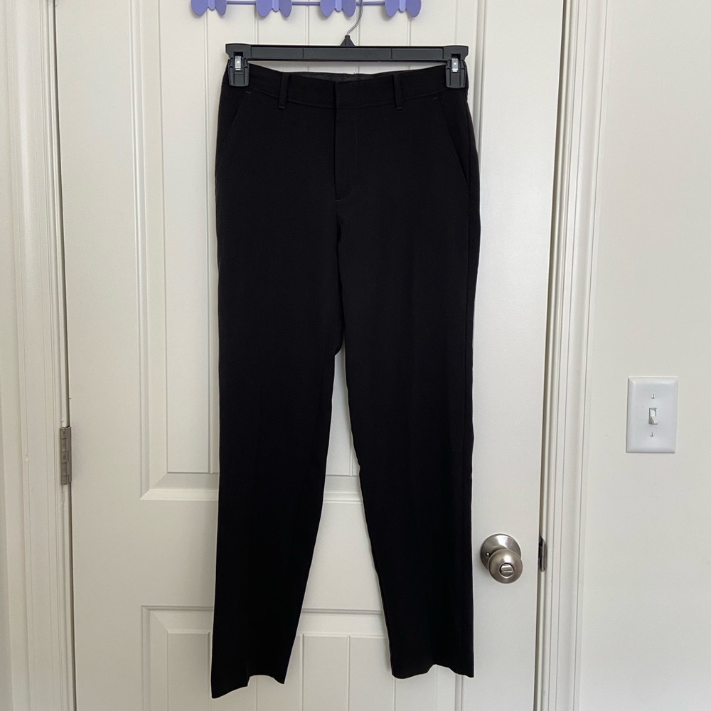 EUC Van Heusen women’s solid black straight‎ cut dress pants 28” waist